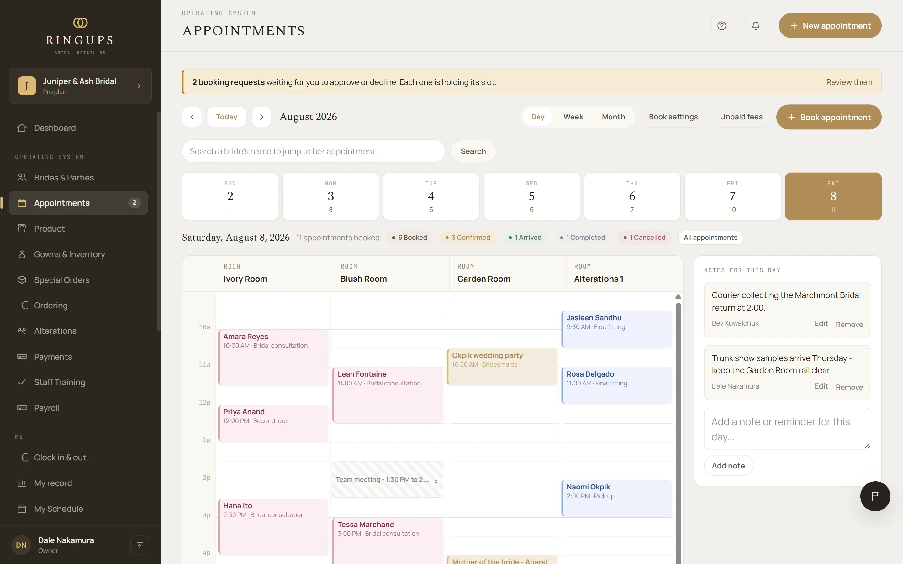 RingUps appointments for a Saturday, one column per fitting room, with the day notes and booking requests waiting for approval. Sample store.